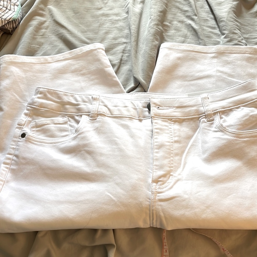 NWT Christopher & Banks white high rise skimmer 12P 34" by 14" capris